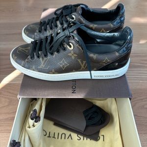 Louis Vuitton front row sneakers